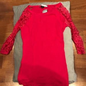 Delia’s lace quarter sleeve